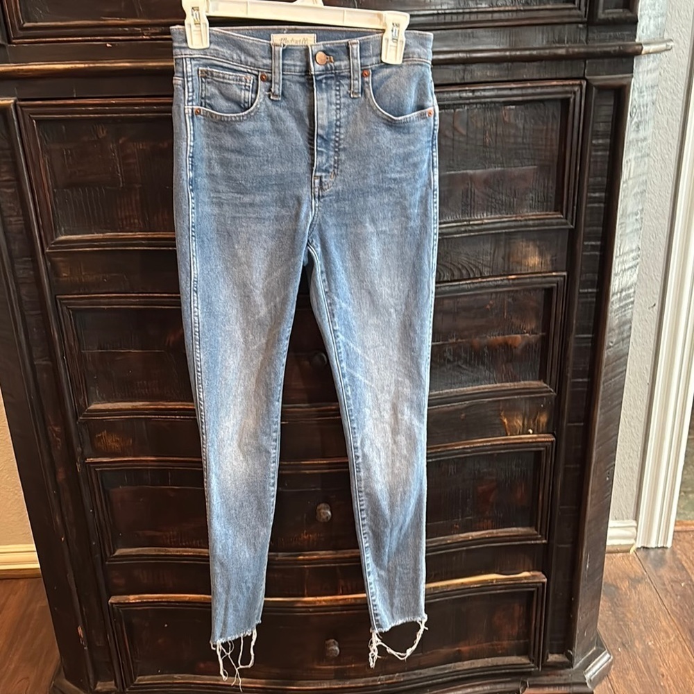 Madewell Blue Ankle Cropped Jeans with Raw Hem